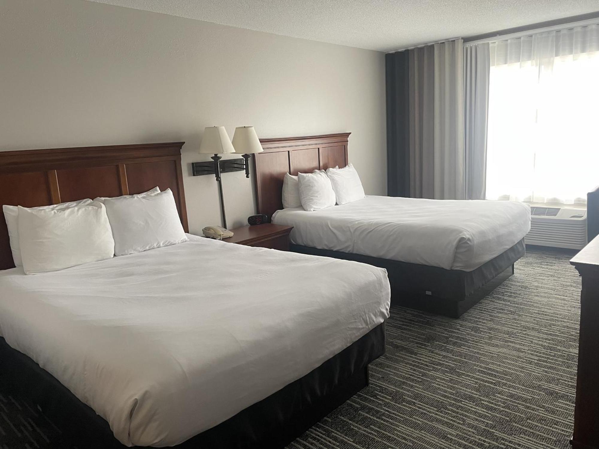 Harmony Inn & Suites Fort Dodge Extérieur photo