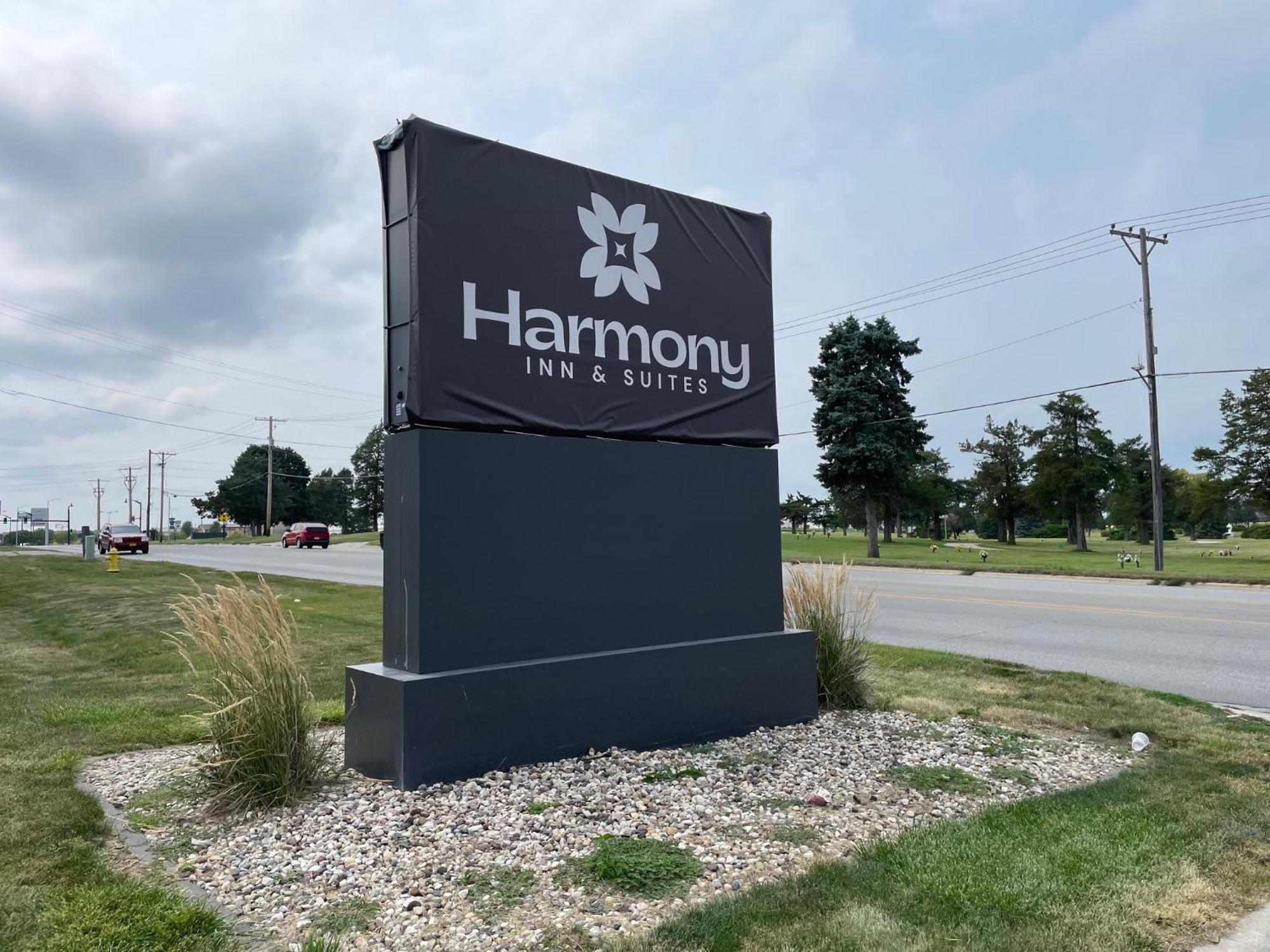 Harmony Inn & Suites Fort Dodge Extérieur photo