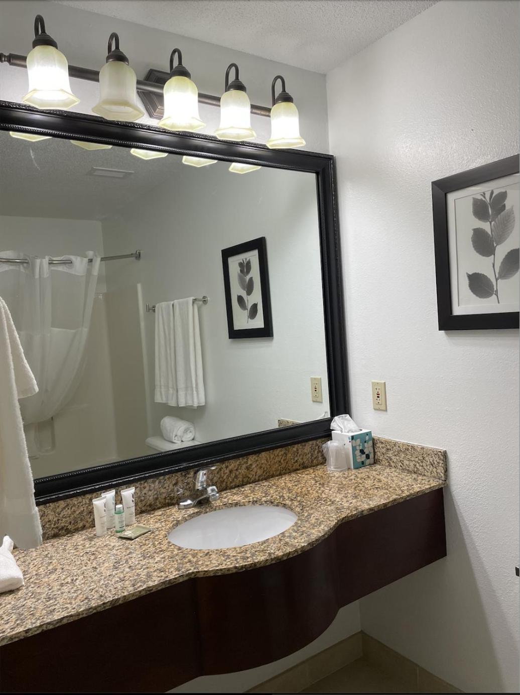 Harmony Inn & Suites Fort Dodge Extérieur photo