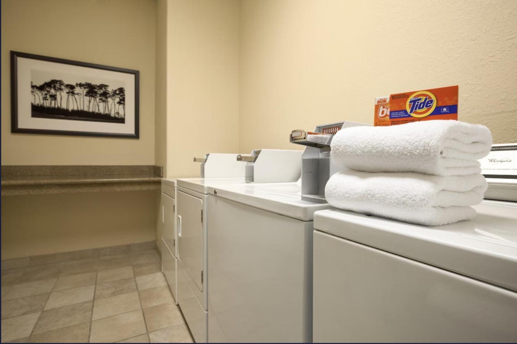 Harmony Inn & Suites Fort Dodge Extérieur photo
